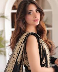 صبورعلی کے عید پر شوہر کے ہمراہ ٹوئننگ کے چرچے