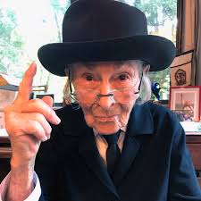 Naomi Newman's Instagram, Twitter & Facebook