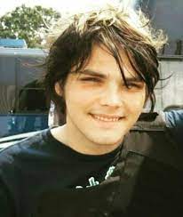Pin By Laura Wells On Gerard Way Gerard Way My Chemical Romance Gerard