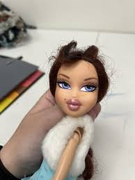 MGA Bratz Winter Girlz Phoebe TWINZ Twiinz Non Original Outfit