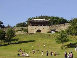 Dan saat musim panas biasanya orang korea lebih meski bingsu adalah hidangan dingin yang paling populer di korea, namun tidak semua orang bisa membuatnya sendiri di rumah, selain itu. Pakaian Yang Harus Dibawa Saat Liburan Musim Panas Ke Korea