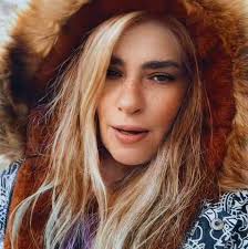 Did u know u could see into the houses?😂