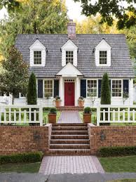Hgtv Magazine Took A Spin Through Seattle To Round Up Eye Catching Houses Loaded With Inspiring Dutch Colonial Exterior Cape Cod House Exterior House Exterior