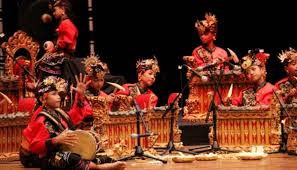 Tokoh yang paling terkenal dan berpengaruh adalah bapak gesang, orang yang juga berjasa mengembangkan musik keroncong. Musik Tradisional Pengertian Ciri Fungsi Jenis Contoh Dan Alat Musik Tradisionalnya Teks Co Id