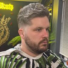 A new client came in wanting a new look, swipe to see the before🤗🔥 If  you're in Dubuque or surrounding areas looking for a place to get a clean,  consistent haircut message