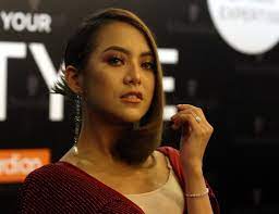Width related image of couple mawar rashid dan raf yaakod. Tv Star Mawar Rashid Announces Pregnancy Not Doing Tiktok Challenges For Now The Star