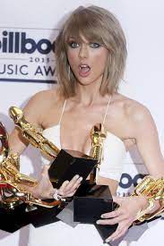Für die figur der nova war auch eine szene vorgesehen, die sie zum schluss des films sichtbar schwanger von taylor zeigen sollte. Taylor Swift Diese Oma Sieht Aus Wie Sie Gala De