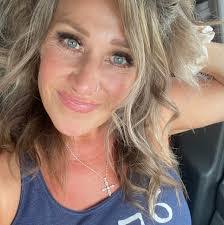 Hillary Beecher's Instagram, Twitter & Facebook