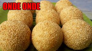 Hal ini dilakukan hanya untuk melarutkan gula ke santan. Resep Onde Onde Kacang Hijau Empuk Cara Membuat Onde Onde Wijen Onde Onde Kacang Hijau Anti Gagal Youtube