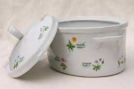 It is is mint condition. Vintage Anchor Hocking Ovenware Floret Botanical Pattern Oval Casserole Dish