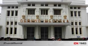 Menulis langkah untuk memelihara dan memulihara bangunan / binaan. Sejarah Gedung Merdeka Saksi Bisu Pertemuan Negara Asia Afrika