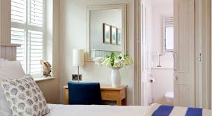 Feng shui rules for mirrors you can't ignore. Bad Luck Design 5 Things To Watch Out For At Home Decor Small Bedroom Apartment Decor