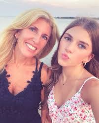 Heather Forde's Instagram, Twitter & Facebook