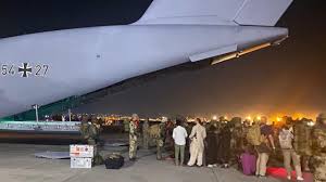 Its arrival had been delayed by crowds of people desperate to flee swarming the. Cpsw Dh8cm3ilm