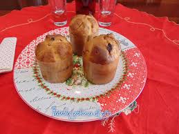 Io ho soltanto fatto dei pacchettini con della carta. Mini Panettoni Morbidi Con Uvetta E Arancia Tavola Golosa Di Gio