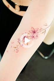 23 Disegni Di Fiori Tatuaggi E Significati Per Il Vostro Inspo Tatuaggi Floreali Idee Per Tatuaggi Disegni Di Tatuaggio Di Fiore