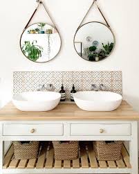 Decoración con plantas sobre mesas o soportes. Las Diez Mejores Plantas Con Las Que Convivir En El Cuarto De Bano