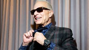 David lee roth has posted the latest installment of his website based video series the roth show and he spends the entire episode talking lovingly about his massive dragon tattoo on his back and his love of japan. Van Halen S David Lee Roth And His Tattoo Aftercare Products