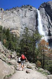 Hikers On Upper Yosemite Falls Trail Hiking Yosemitenationalpark Trail Waterfall Hikers California Yosemitefalls Yosemite Falls Yosemite Hikes Explore California