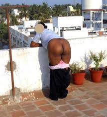Desi Gand Pic Of Indian Aunty Showing Big Hairy Ass