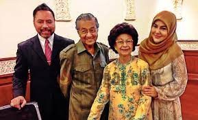 So, this is vid of the opening animation scene of japanese mobile game named sora to umi no aida / between sky and sea, created by forwardworks. Suami Umie Aida Tidak Kisah Digelar Suami Dukun Di Parlimen Jasin