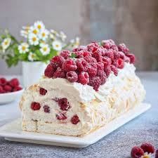 merengovyj-rulet-s-malinoj-i-krem-chizom