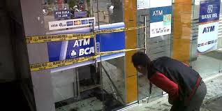 Maybe you would like to learn more about one of these? Genset Dinyalakan Saat Mati Lampu Atm Bca Di Medan Meledak Merdeka Com