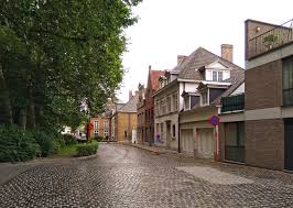 Een huisarts behandelt patiënten van alle leeftijden, van zuigeling tot oudere. Stalijzerstraat Wikipedia