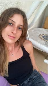 Elinor Dvir's Instagram, Twitter & Facebook