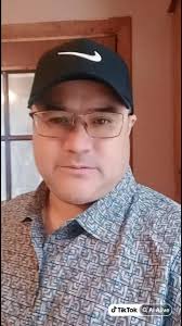 Hoy quiero invitarlos a que vivamos el hoy, a que disfrutemos el presente  sin afanes ni postergaciones. La vida es este momento, este instante que  tenemos ahora, porque el ayer ya pasó