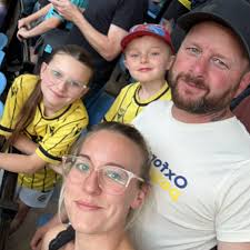 What's the best Indian restaurant around then? Preferably delivery 🚚