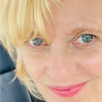 Jennifer Brownrigg's Instagram, Twitter & Facebook