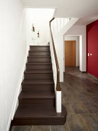 Dabei sind treppenstufen, die mit vinyl renoviert wurden, deutlich widerstandsfähiger als holz und auch widerstandsfähiger als stufen, die aus reinem naturmaterial gefertigt sind. Alte Stufen Renovieren Laminat Auf Treppen Verlegen Bauen De