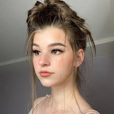 Brooke Monk ha condiviso un post su Instagram: ";)" • Segui il loro account  per vedere 24 post. nel 2020 Sfondo del telefono HD