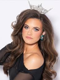 It's giving personality ✨📸. These images were so fun to create and I loved  @callibrielle wanted a little something out of the box for some acting  headshots. HAMU and photography by me 😊