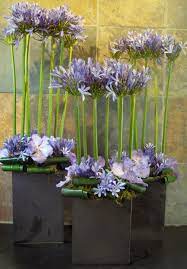 Modern Flower Arrangement For A Hotel Lobby Www Helenolivia Com Deco Fleur Mariage Fleur Decoration Deco Floral
