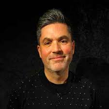 Les Adams Featuring Alexis