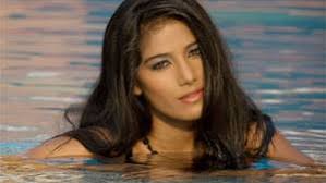 Model: Cricket-VM og jeg smider tøjet