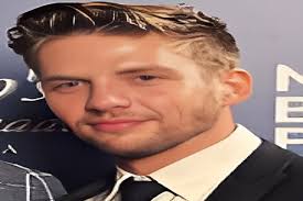 Sustituta accidental para Alfa Reparto de La Película: Unirse al Viaje  Romántico con Personajes