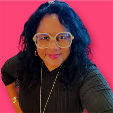 After being dismissed from jury duty yesterday I paid a surprise visit to  my big sister Judge Natasha DePrimo. She's the first Asian woman to ever  serve