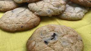 Although the mix doesn't come with a cake pan, you can also make a giant cookie out of betty crocker chocolate chip cookie mix using the recipe on the. Recipe Chocolate Chip Walnut Cake Mix Cookies