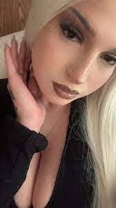 Genevieve Gentry's Instagram, Twitter & Facebook