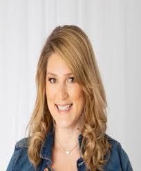 Kristi Raines's Instagram, Twitter & Facebook