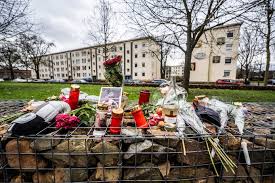 Kom dan hier!' roept Pedro via de telefoon; even later wordt hij op straat  doodgeschoten