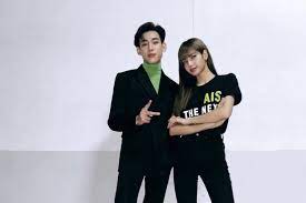 Got7's bambam and blackpink's lisa are starring in a commercial together for ais, a mobile phone provider in their birthplace, thailand. Childhood Friends Got7 S Bambam And Blackpink S Lisa Pose Together At Recent Event Soompi