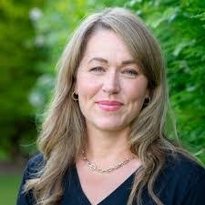 Paula Kearney's Instagram, Twitter & Facebook