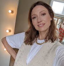 Carole Cope's Instagram, Twitter & Facebook