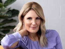 Debra Hillaire's Instagram, Twitter & Facebook