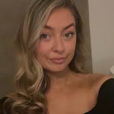 Amanda Manzella's Instagram, Twitter & Facebook