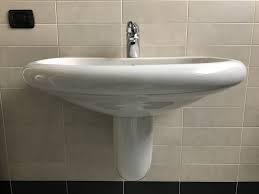 Tra i vasi occorrono almeno 20 cm, idem tra questi e la parete laterale (per il wc ne bastano 15); Lavabo Sospeso Ideal Standard A Bergamo Kijiji